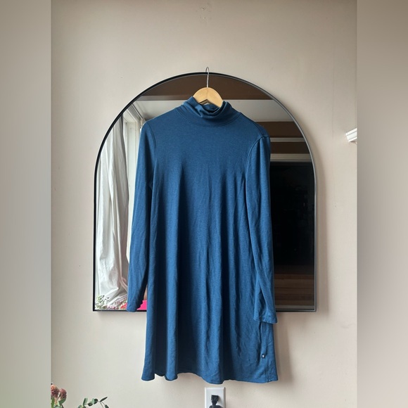 KIT & ACE | Mockneck dress | size large - Picture 3 of 6